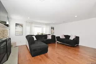 62 Bayside Ave, Amityville, NY 11701 - Photo 4