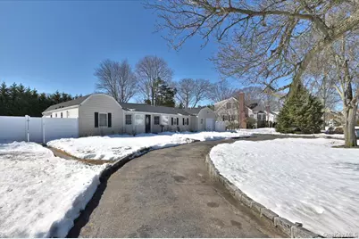 62 Bayside Avenue, Amityville, NY 11701 - Photo 2