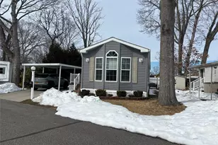 1661 Old Country Rd, Riverhead, NY 11901 - Photo 2