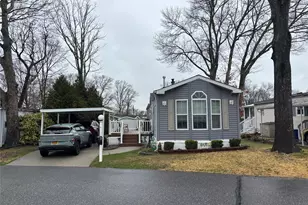 1661 Old Country Rd, Riverhead, NY 11901 - Photo 38