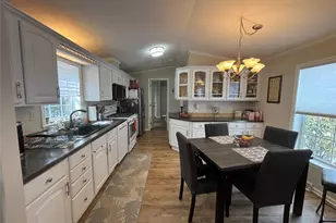 1661 Old Country Rd, Riverhead, NY 11901 - Photo 18