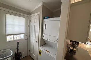 1661 Old Country Rd, Riverhead, NY 11901 - Photo 22