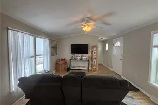 1661 Old Country Rd, Riverhead, NY 11901 - Photo 8