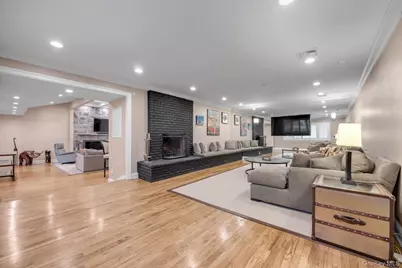 32 Old House Lane, Port Washington, NY 11050 - Photo 10