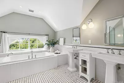 50 South Drive, Manhasset, NY 11030 - Photo 28