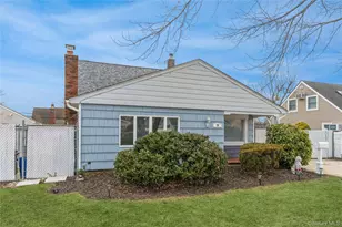 20 Peacock Ln, Levittown, NY 11756 - Photo 2