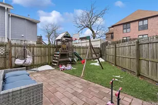 167 Beach 3rd St, Far Rockaway, NY 11691 - Photo 16