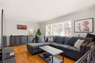 26 Clarendon St, Dix Hills, NY 11746 - Photo 2