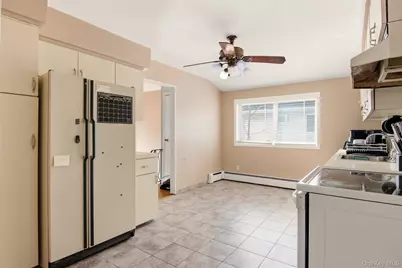 26 Clarendon Street, Dix Hills, NY 11746 - Photo 4