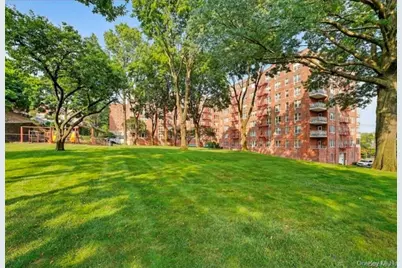 333 Bronx Rive Road #707, Yonkers, NY 10704 - Photo 2