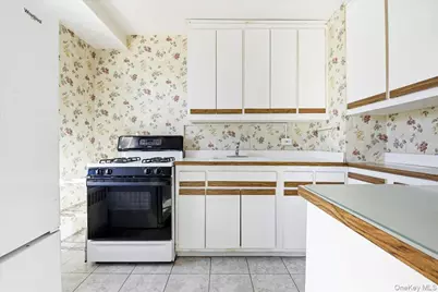 90-60 Union Turnpike #4F, Glendale, NY 11385 - Photo 10