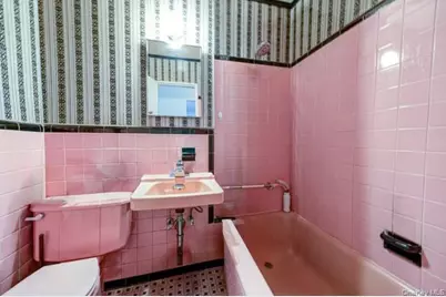 73-25 Cook Avenue, Middle Village, NY 11379 - Photo 10