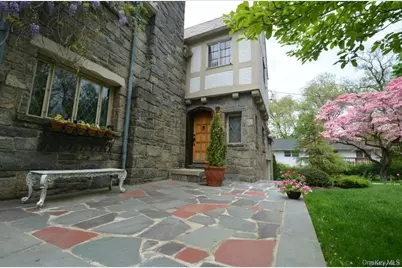 566 N Columbus Avenue, Mount Vernon, NY 10552 - Photo 2