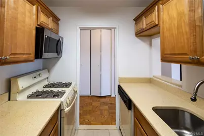 1874 Pelham Parkway S #3B, Bronx, NY 10461 - Photo 2