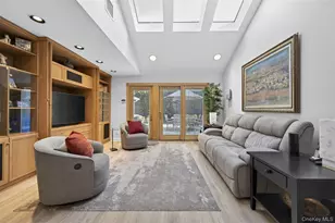 37 Shelter Ln, Roslyn Heights, NY 11577 - Photo 12