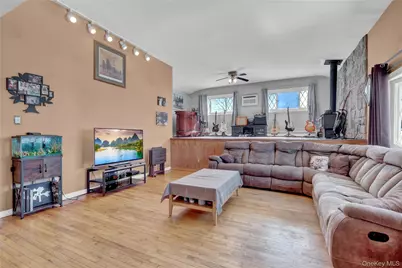 43 Westchester Avenue, West Babylon, NY 11704 - Photo 6