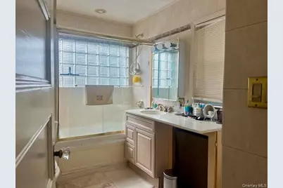 8424 108th Street, Richmond Hill, NY 11418 - Photo 16