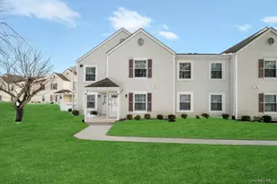 348 Artist Lake Dr, Middle Island, NY 11953 - Photo 4