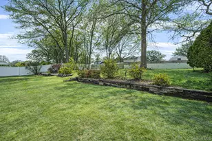 22 Meyer Ln, Medford, NY 11763 - Photo 18