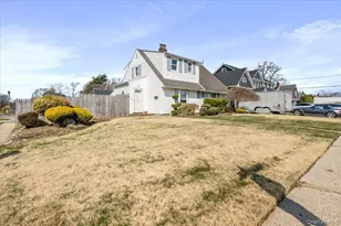 38 Celestial Ln, Levittown, NY 11756 - Photo 20