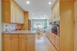 8 Leeward Ln, Commack, NY 11725 - Photo 4