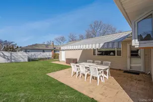 8 Leeward Ln, Commack, NY 11725 - Photo 16