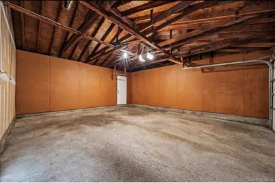 8 Leeward Lane, Commack, NY 11725 - Photo 14