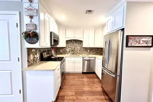 11 Hunter Dr, Central Islip, NY 11722 - Photo 8