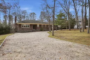 3 Robins Nest Ln, Hampton Bays, NY 11946 - Photo 6