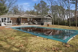 3 Robins Nest Ln, Hampton Bays, NY 11946 - Photo 4