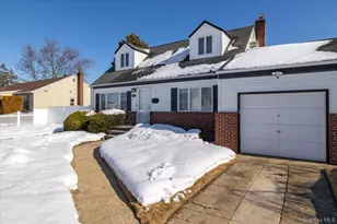 690 N Hamilton Ave, Lindenhurst, NY 11757 - Photo 30