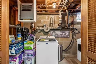 690 N Hamilton Ave, Lindenhurst, NY 11757 - Photo 22