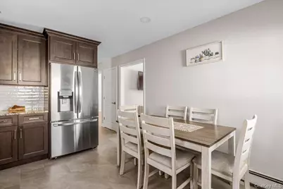 690 N Hamilton Avenue, Lindenhurst, NY 11757 - Photo 10