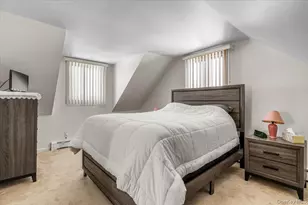 690 N Hamilton Ave, Lindenhurst, NY 11757 - Photo 16