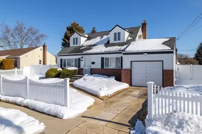 690 N Hamilton Avenue, Lindenhurst, NY 11757 - Photo 4