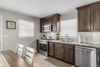 690 N Hamilton Avenue, Lindenhurst, NY 11757 - Photo 8