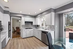 38 Arista Dr, Dix Hills, NY 11746 - Photo 16