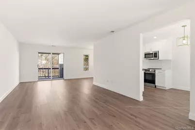 909 Fenway Road, Saint James, NY 11780 - Photo 8