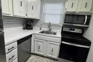 6 Glen Hollow Dr, Holtsville, NY 11742 - Photo 4