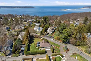 36 Bay Dr E, Huntington, NY 11743 - Photo 32