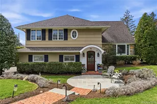 36 Bay Dr E, Huntington, NY 11743 - Photo 2