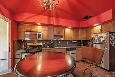 35 Crossway Drive, Deer Park, NY 11729 - Photo 8