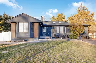 35 Crossway Dr, Deer Park, NY 11729 - Photo 2