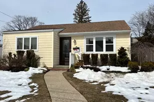 47 Sherbrooke Rd, Lindenhurst, NY 11757 - Photo 12