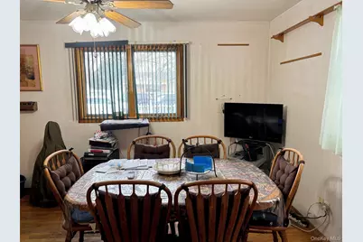 33 Lakewood Avenue, Ronkonkoma, NY 11779 - Photo 4