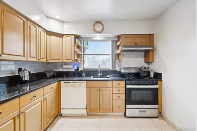 174 Bellmore Street, Floral Park, NY 11001 - Photo 10