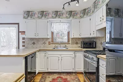 4 Karp Drive, Islip Terrace, NY 11752 - Photo 6