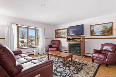 4 Karp Drive, Islip Terrace, NY 11752 - Photo 4