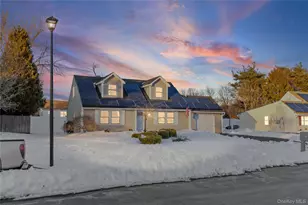 7 Woodbrook Dr, Ridge, NY 11961 - Photo 2