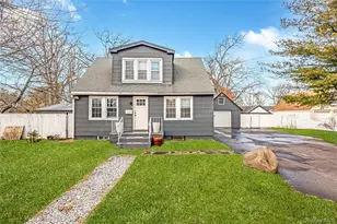 97 Berry St, Lindenhurst, NY 11757 - Photo 2